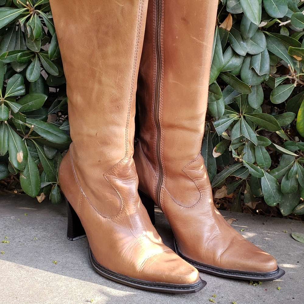 Two Lips boots.